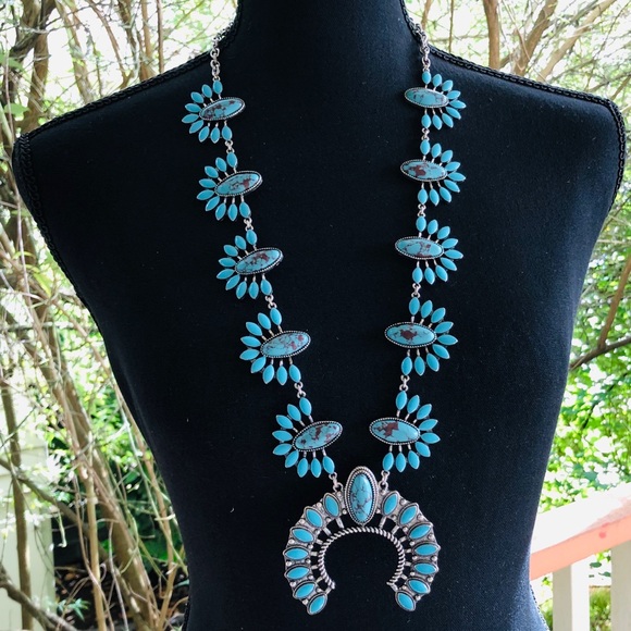 Fashion Jewelry Silver Tone/Turquoise Beaded Squash Blossom Necklace Set Fashion Jewelry Silver Tone/Turquoise Beaded Squash Blossom Necklace Set